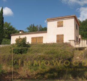 Bagnols en foret, maison sur 2 hectares Bagnols en foret, maison sur 2 hectares