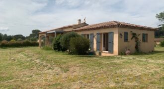 BAGNOLS-EN-FORET IMMOWOOD villa de plain pied 130m2 sur un beau terrain plat de 2000 m² BAGNOLS-EN-FORET IMMOWOOD villa de plain pied 130m2 sur un beau terrain plat de 2000 m²